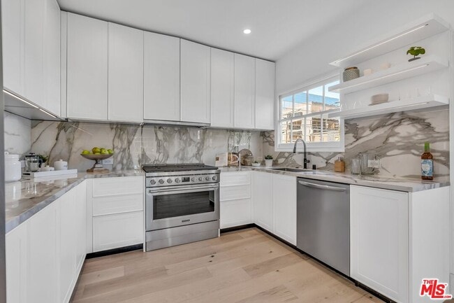 133 S Linden Dr in Beverly Hills, CA - Building Photo - Building Photo