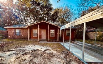 2835 Woodlane St in Gautier, MS - Building Photo