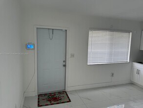 10190 W Guava St in Miami, FL - Building Photo - Building Photo