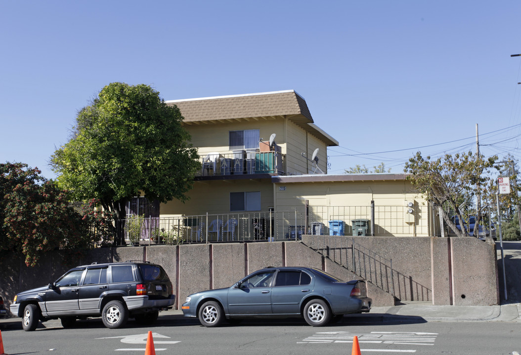 715 Sacramento St in Vallejo, CA - Foto de edificio