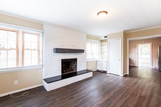 2512 Gardiner Ln in Louisville, KY - Building Photo - Building Photo