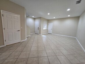 5490 Soapstone Pl in Sarasota, FL - Building Photo - Building Photo