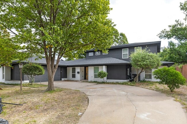 15655 Regal Hill Cir in Dallas, TX - Building Photo - Building Photo