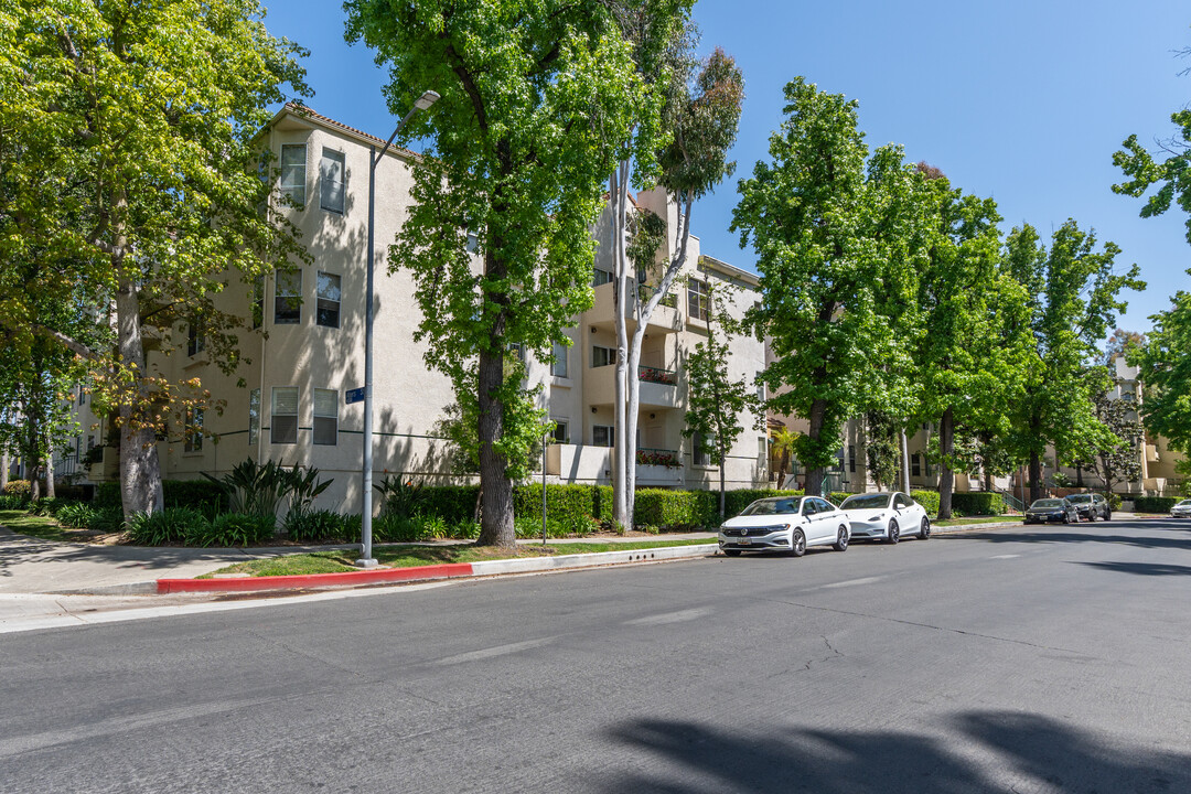 5420 Sylmar Ave in Sherman Oaks, CA - Building Photo