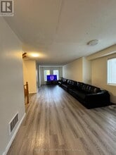 163 Flagstone Way in Newmarket, ON - Building Photo - Building Photo