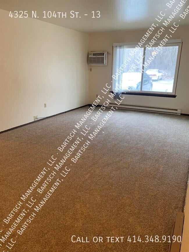 4325 N 104th St in Milwaukee, WI - Foto de edificio - Building Photo