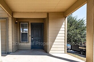 7839 Horse Hollow in San Antonio, TX - Building Photo - Building Photo