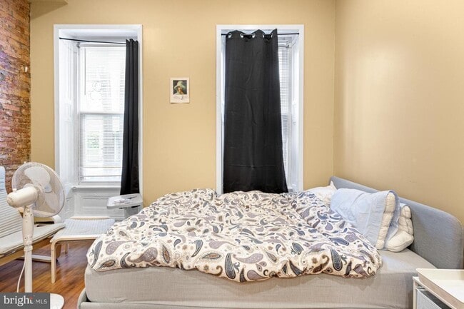 2018 E York St photo'