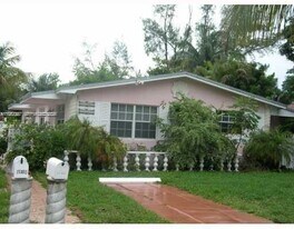 11462 Peachtree Dr in Miami, FL - Building Photo