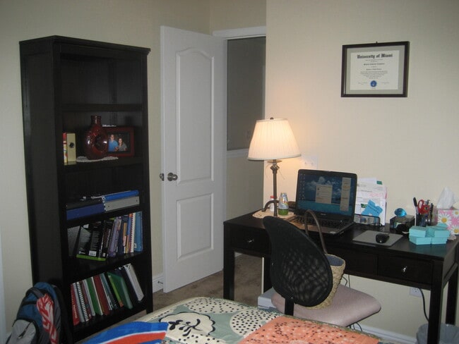 2934 SW 35th Pl, Unit 21 in Gainesville, FL - Foto de edificio - Building Photo