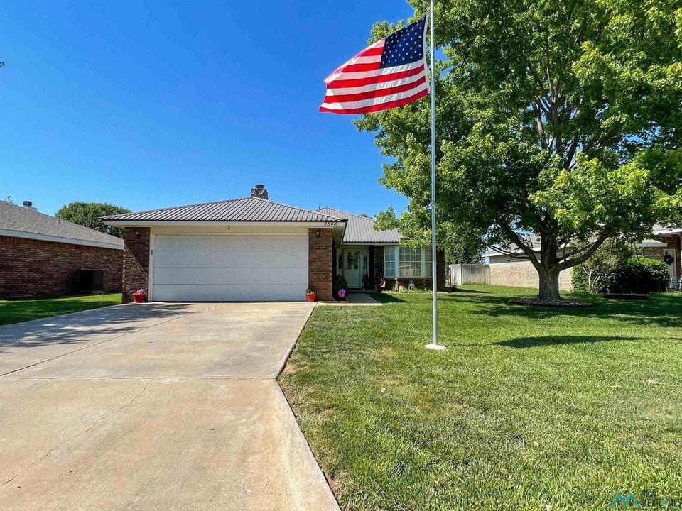 1548 Bosc Ct in Clovis, NM - Foto de edificio