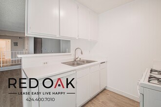 8309 Cedros Ave in Los Angeles, CA - Foto de edificio - Building Photo