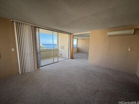2500 Kalakaua Ave, Unit 2-708 in Honolulu, HI - Building Photo