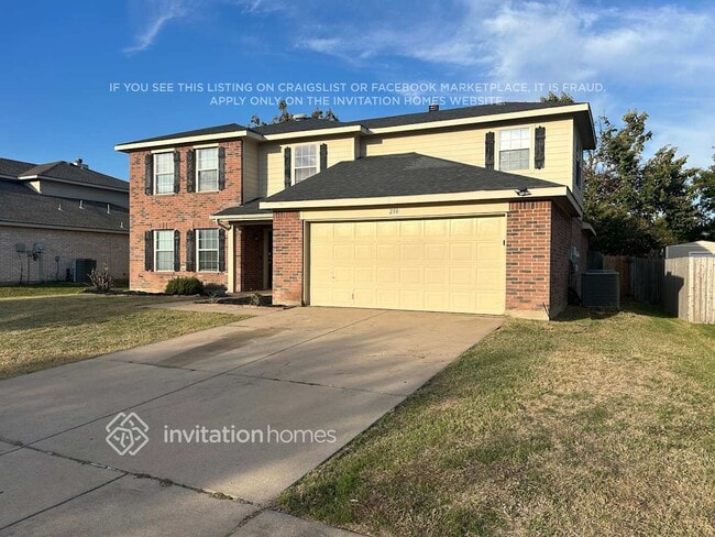 250 Hilltop Dr in Justin, TX - Building Photo - Building Photo