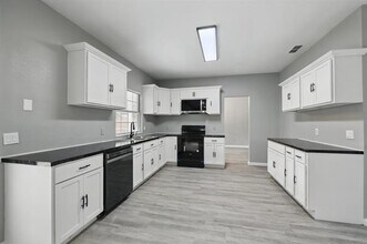 6833 Lyndale Dr in Watauga, TX - Building Photo - Building Photo