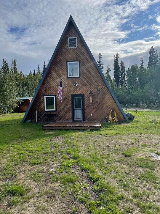 716 Cyclone Dr in North Pole, AK - Building Photo