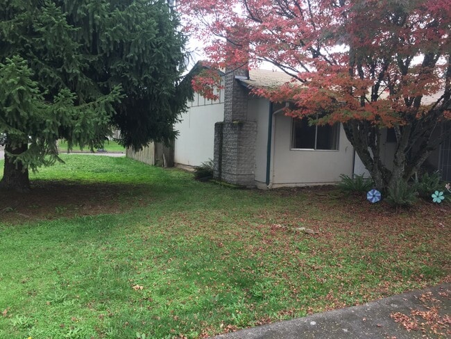 1754 Rainbow Loop in Springfield, OR - Building Photo - Building Photo