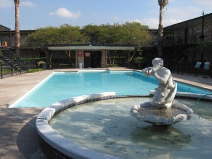 Paradise Apartments in Houston, TX - Foto de edificio - Building Photo