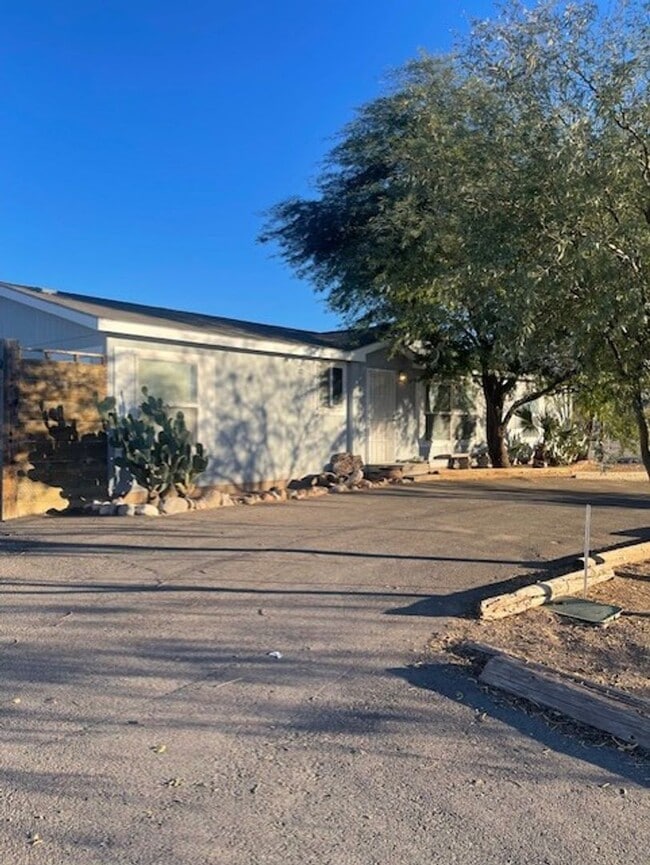 property at 942 N Joshua Tree Ave