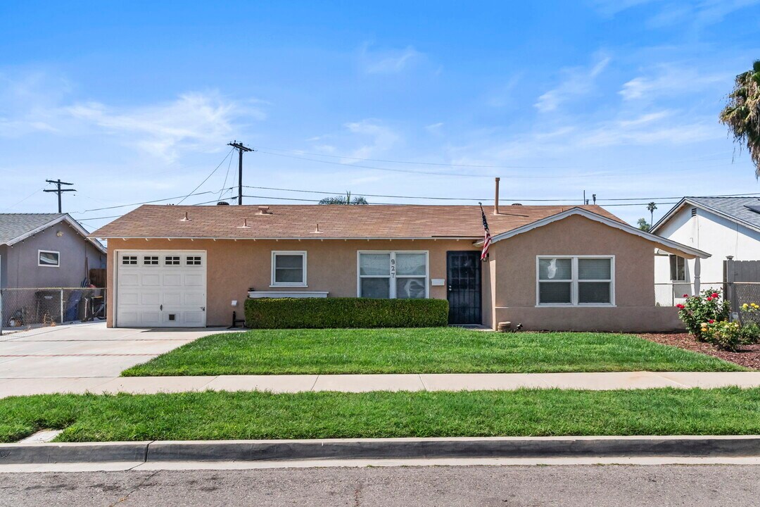 927 Spinel Ave in El Cajon, CA - Building Photo