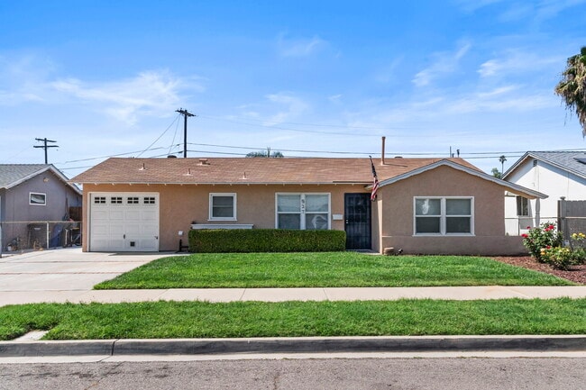 property at 927 Spinel Ave