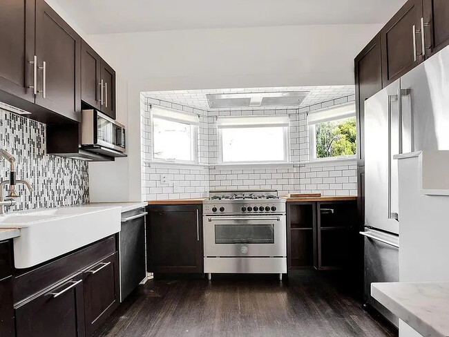 1350 Dolores St in San Francisco, CA - Foto de edificio - Building Photo