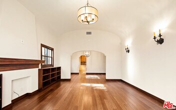 637 N Alta Vista Blvd in Los Angeles, CA - Building Photo - Building Photo