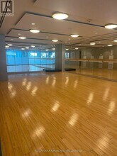 225 Webb Dr in Mississauga, ON - Building Photo - Building Photo