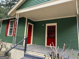 104 6th St in Monroe, GA - Building Photo