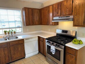 7706 Brodie Ln in Austin, TX - Building Photo - Building Photo