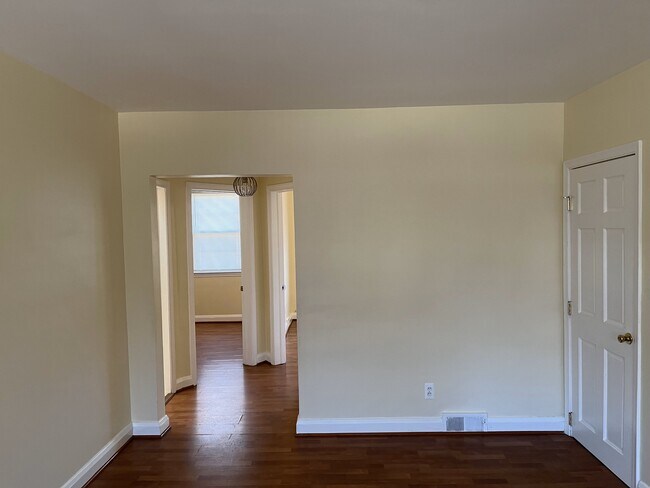 1129 Gleneagle Rd, Unit 1129B in Baltimore, MD - Foto de edificio - Building Photo