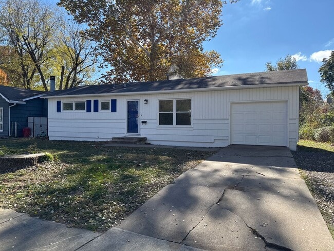 property at 1336 W Broadmoor St