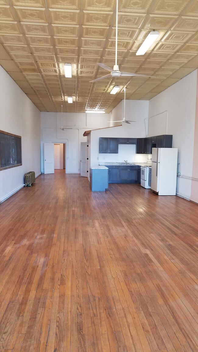 605 Lincolnway, Unit Studio in La Porte, IN - Building Photo - Building Photo