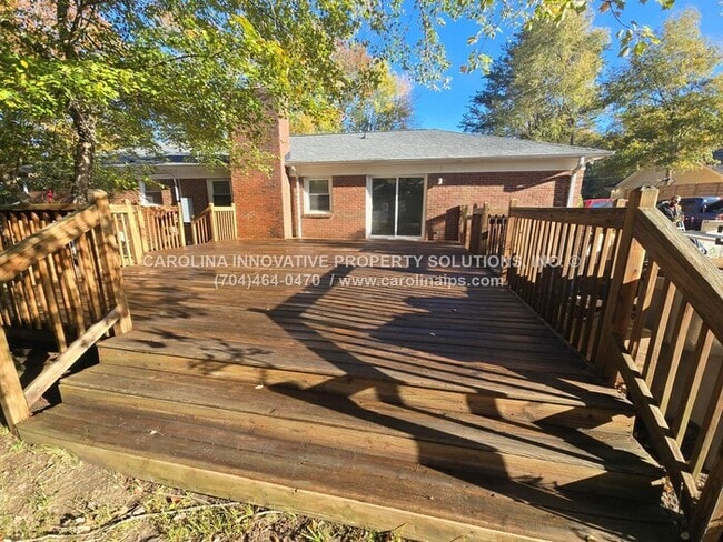 1805 Falconhurst Dr in Charlotte, NC - Building Photo - Building Photo