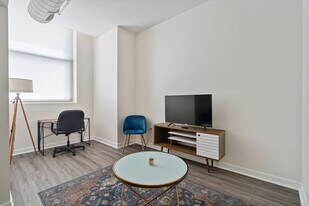 125 W Market St in Indianapolis, IN - Building Photo