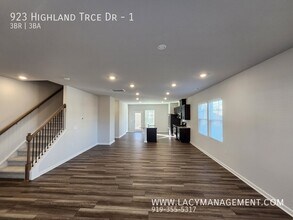 923 Highland Trce Dr in Graham, NC - Building Photo - Building Photo