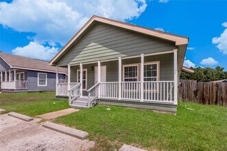 145 Varsity Drive in Huntsville, TX - Building Photo - Building Photo