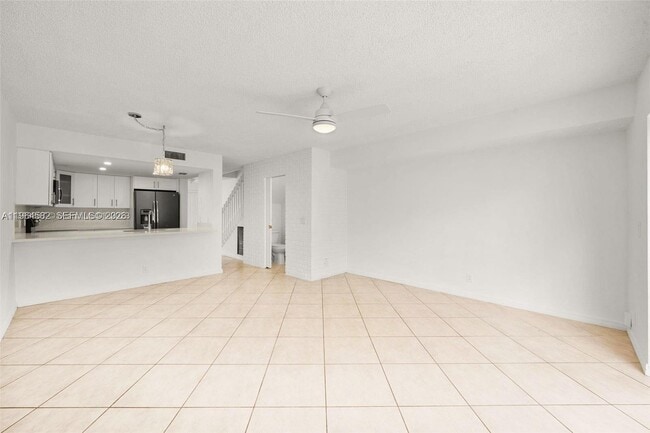 7041 SW 42nd Pl in Davie, FL - Building Photo - Building Photo