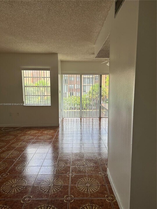 9380 W Flagler St in Miami, FL - Building Photo