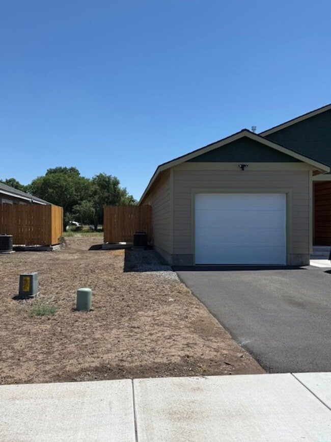 4255 Wyoming St in Klamath Falls, OR - Building Photo - Building Photo
