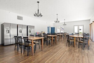 840 Hilgard Ave in Los Angeles, CA - Building Photo