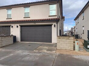 732 W Sunfire Ln in Saint George, UT - Building Photo - Building Photo