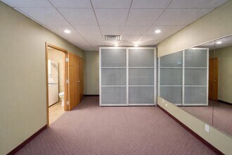 35 N Saginaw St in Pontiac, MI - Foto de edificio - Building Photo