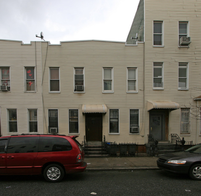 283 Troutman St in Brooklyn, NY - Foto de edificio - Building Photo