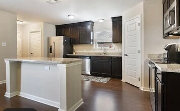 784 Huey Andrew Ave in Gonzales, LA - Foto de edificio - Building Photo