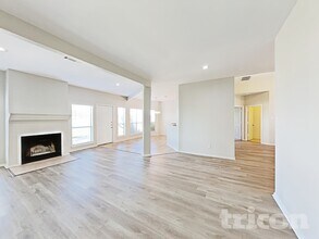 1081 Treehouse Ln in Red Oak, TX - Building Photo - Building Photo