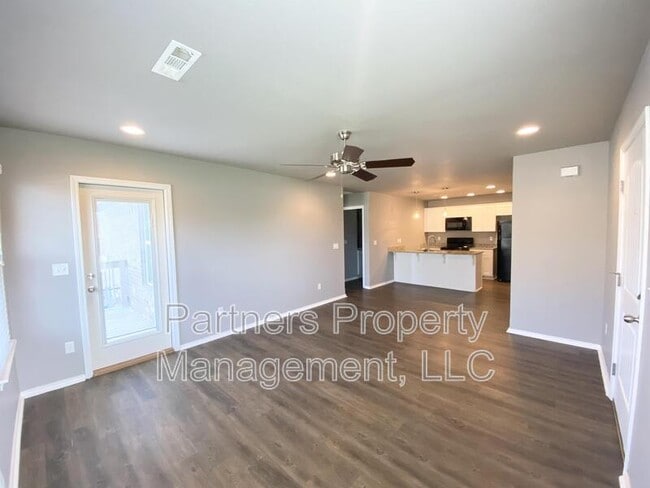 201 Hindman Dr in Prairie Grove, AR - Building Photo - Building Photo