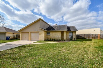 18754 Wood Glen Ln in Houston, TX - Building Photo - Building Photo