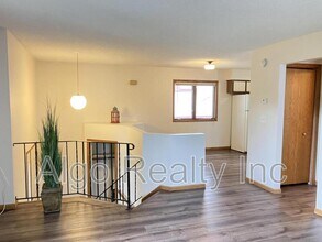 2954 NE Taylor St in Minneapolis, MN - Building Photo - Building Photo