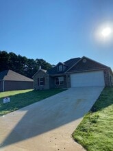 1805 Reynolds Rd in Paragould, AR - Building Photo - Building Photo